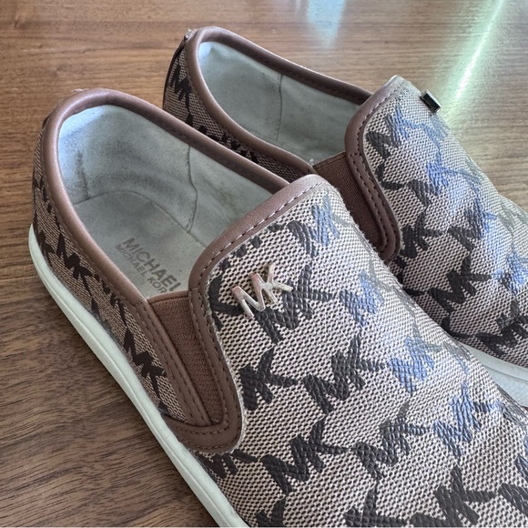 Michael Kors Kids Slip-On Girl’s Sneakers. Size 13 - Picture 4 of 11